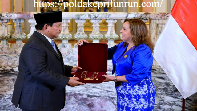 Momen Hangat Diplomasi: Presiden Peru Tunjukkan Simbol Cinta